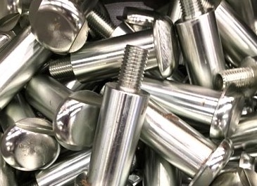 Componenti metallici sottoposti a zincatura